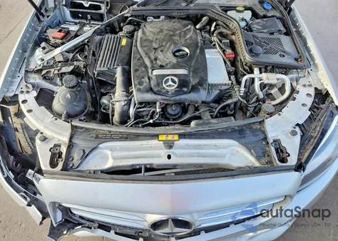 2015 Mercedes-Benz C 300 4Matic z USA, uszkodzony, nr VIN 55SWF4KB2FU026090